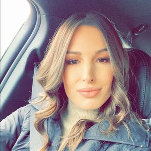 Meet your Posher, Alexandra